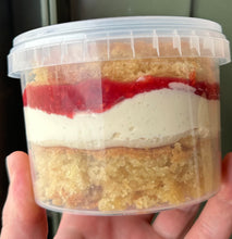 Load image into Gallery viewer, Victoria Sandwich Cake Tub ^