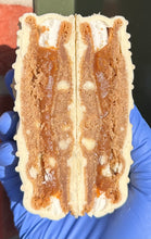 Load image into Gallery viewer, Gingerbread & White Chocolate Wagon Wheel