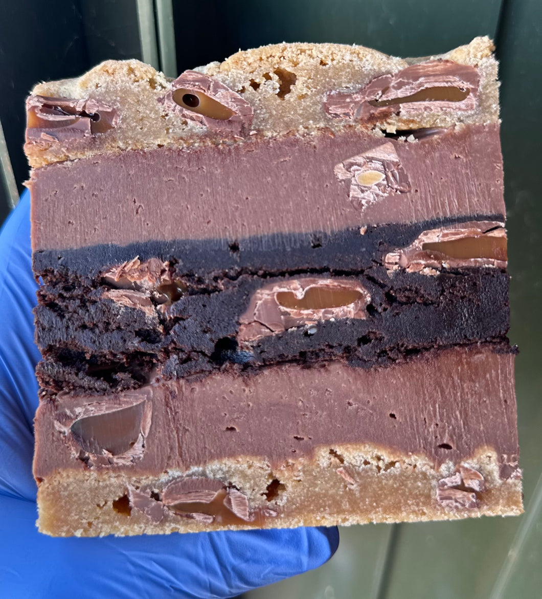 Caramel Crazy Cookie Brownie Pie ^