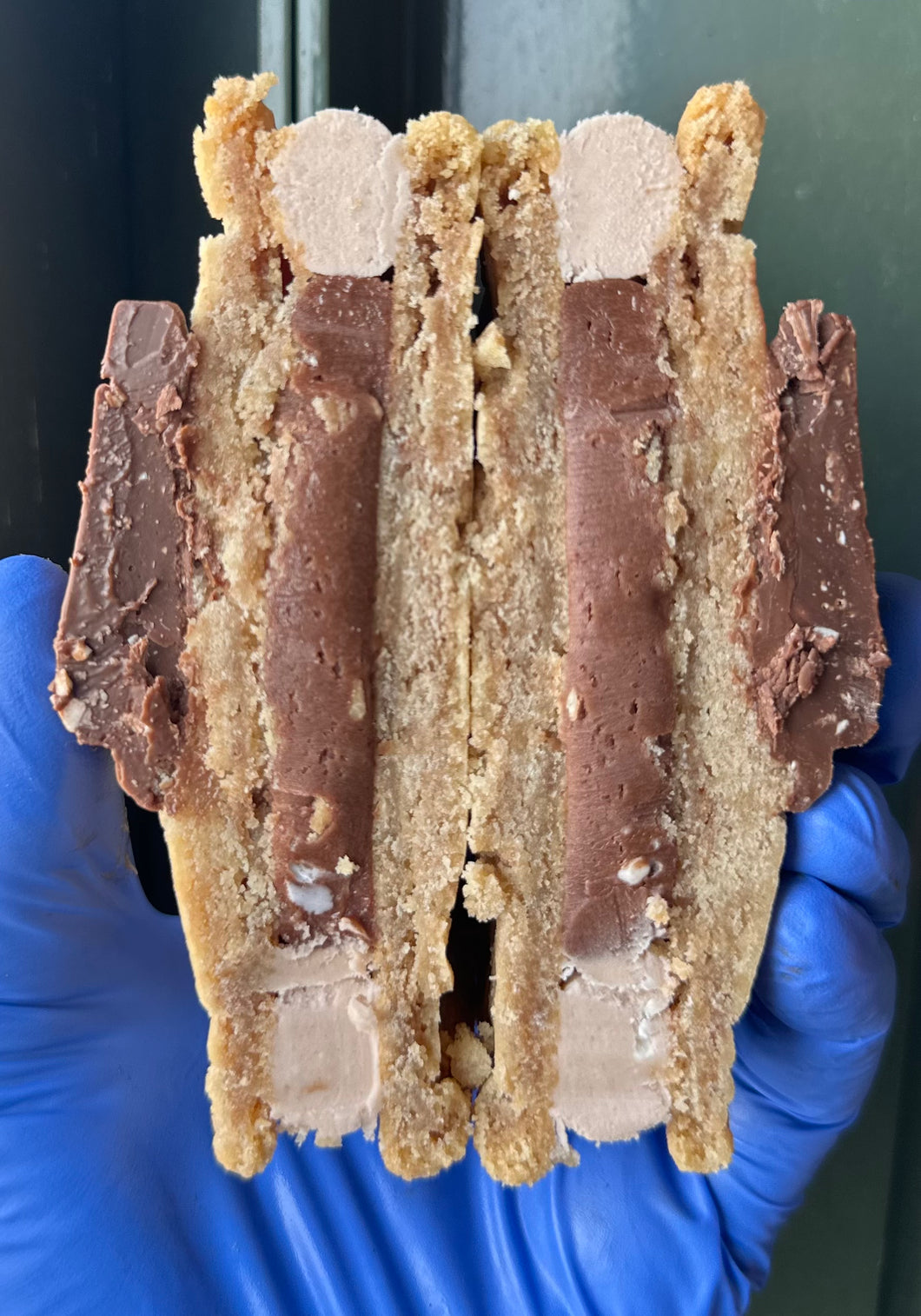 Toblerone Cookie Sandwich ^