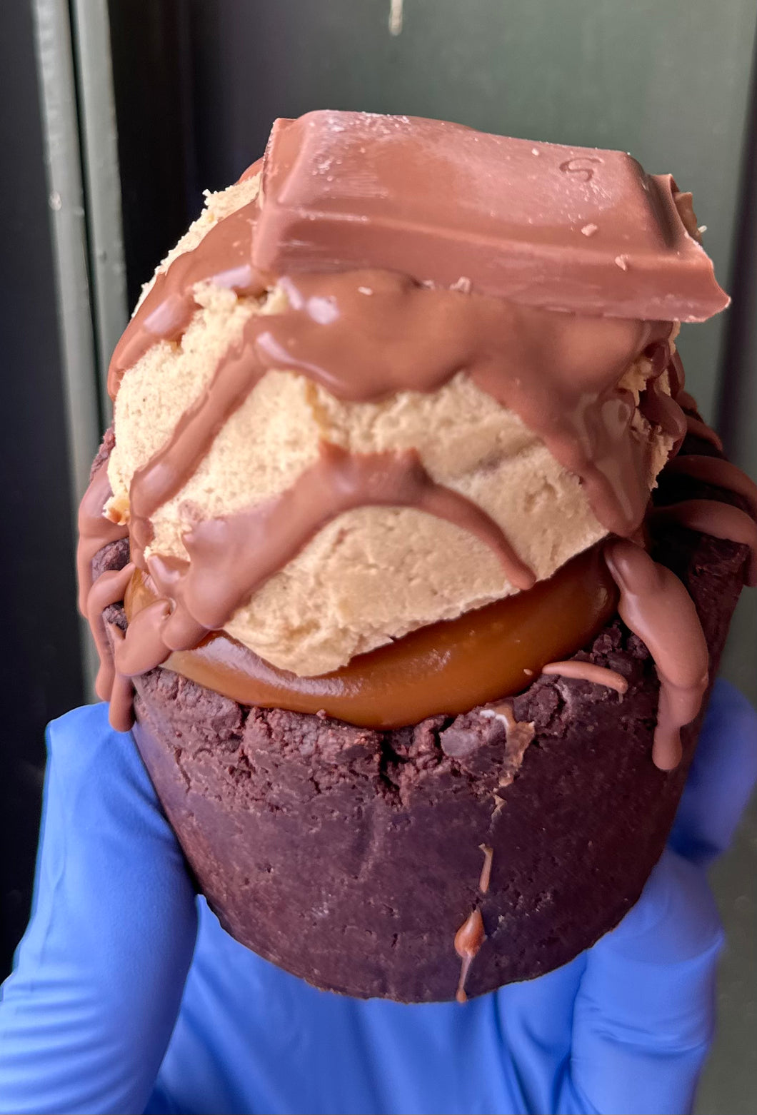 Galaxy Caramel Brownie Cup ^