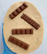 Load image into Gallery viewer, Kinder Rocky Road Easter Egg
